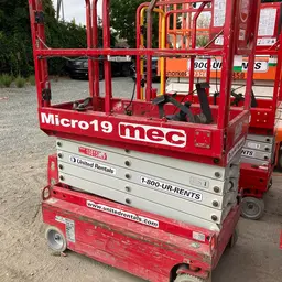 2018 MEC MICRO 19 Scissor Lift