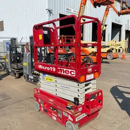 2018 MEC MICRO 19 Scissor Lift