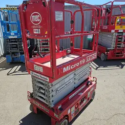 2018 MEC MICRO 19 Scissor Lift