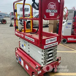 2018 MEC MICRO 19 Scissor Lift